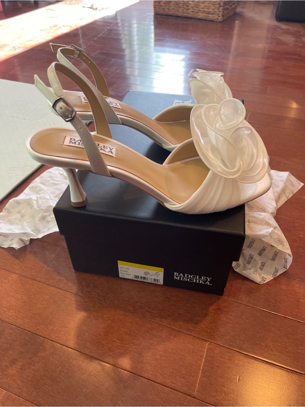 Badgley Mischka Dora White Satin Slingback NWT Peep-Toe Heels with Rosette